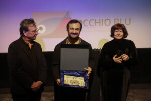 Roma, 13 novembre. Nella serata di ieri, martedì 12 novembre, si è svolta alla Casa del Cinema la cerimonia di premiazione della settima edizione dell’Euro Balkan Film Festival,  fondato e diretto da Mario Bova e organizzato dall’Associazione Culturale Occhio Blu, con il patrocinio, tra gli altri, del Ministero degli Affari Esteri, il Ministero della cultura, la Regione Lazio, Roma Capitale, Italian Trade Agency.